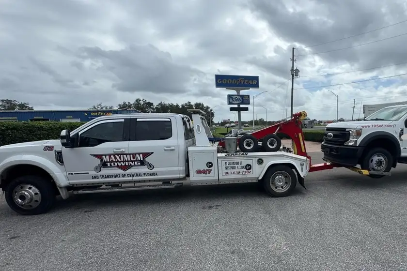 Maximum Towing wrecker